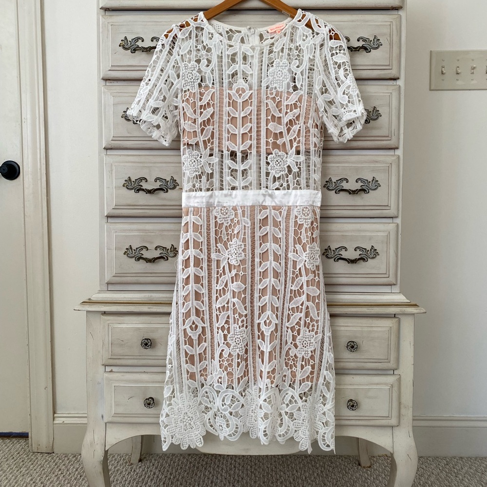 NWT Stunning White lace dress  Size Small